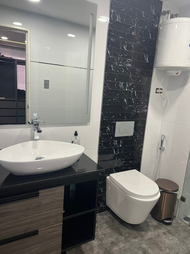 Apartamento Exquisitamente Remodelado, Cerca De Farmatodo De Las Minas