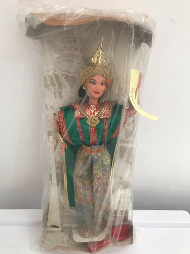 Imagem 3 de 5 de Thai Barbie Doll