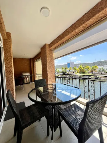 Venta Amplio Apartamento Vista, Plaza Mayor C. R. Siete Mare