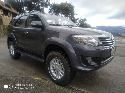 Imagen 2 de 9 de Toyota Fortuner 4x4