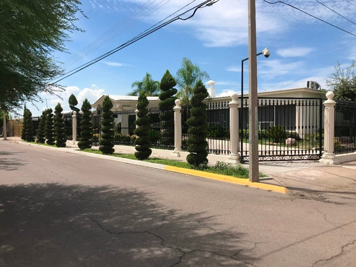 Imagen 2 de 30 de Hermosa Casa Con Excelente Ubicacion Y Acabados De Lujo