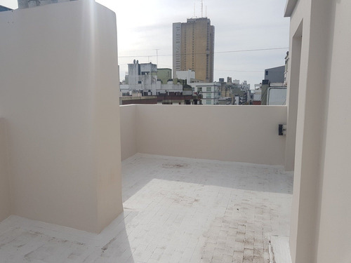 Departamneto De 2 Ambientes Con Balcon Terraza En Venta / Paseo Aldrey