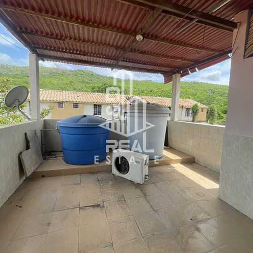 Townhouse En Venta Urb. Las Mesetas / Cúa