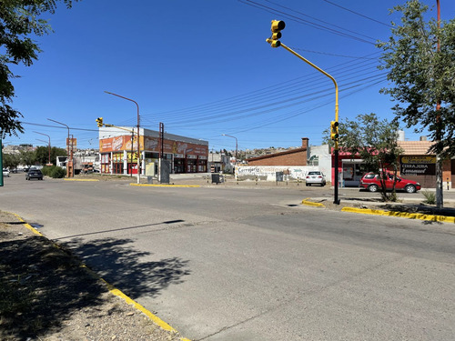 Imagen 4 de 10 de Retasado! Excelente Esquina Céntrica C/ Proyecto 5 Pisos