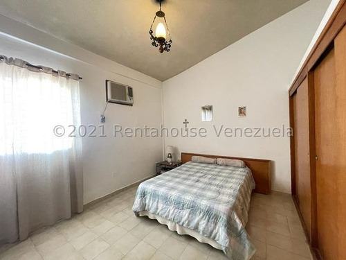 Imagen 9 de 14 de Casa, Con Amplias Y Cómodas Áreas Comunes, Así Como Sus Habitaciones, Adornada Con Una Cocina Clásica. Inmejorable Ubicación. #22-13498