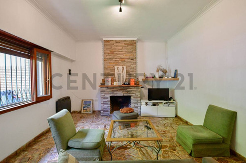 Casa Apto Banco 2 Dormitorios Y Estudio Gonnet, La Plata