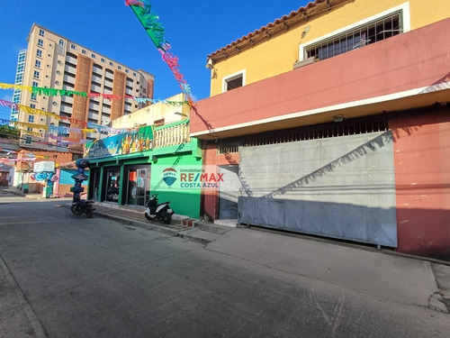 En Venta Casa Con Local Comercial De 175 Metros Cuadrados, Excelente Ubicación En El Casco Central De Tucacas.