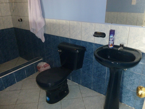 Imagen 2 de 7 de Cumbaya, Dormitorio Una Persona, Baño Y Ducha, Amoblado, Valle, Servicios Básicos Incluidos.