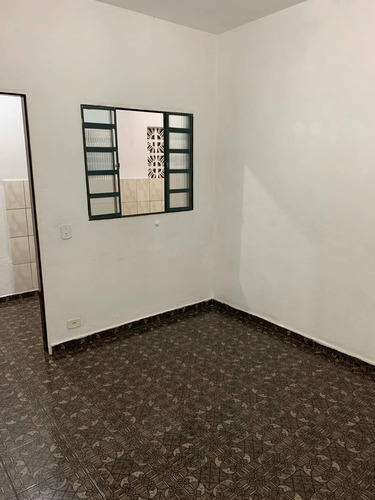Casa De 3 Cômodos + Lavanderia Compartilhada