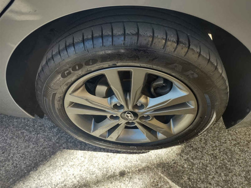 Imagen 9 de 15 de Hyundai Elantra 2017 4p Gls Premium L4/2.0 Aut