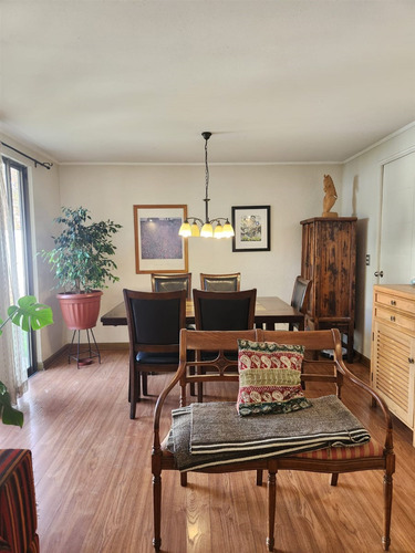 Casa En Venta De 3 Dorm. + Servicio En Colina