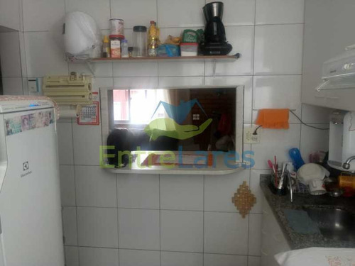 Imagem 14 de 15 de Portuguesa 2 Quartos, Cozinha Americana, Banheiro Com Box Blindex, Hidráulica E Elétrica Novas, 1 Vaga De Garagem. Apartamento - Ilap20483
