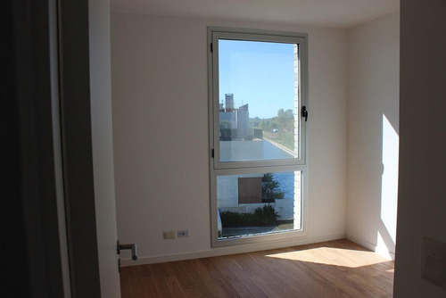 Imagen 7 de 8 de Venta Departamento En Dúplex 4 Ambientes En Tigre Con Vistas Al Puerto De Venice