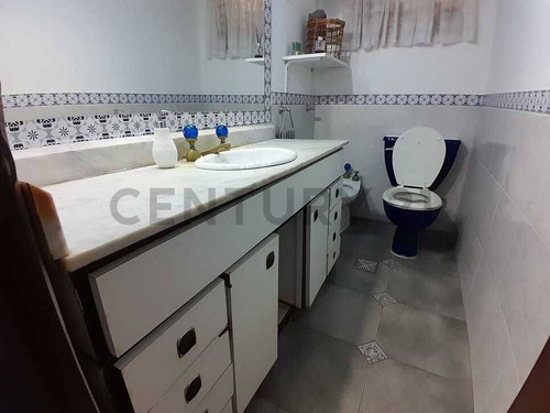 Casa 3 Ambientes Con Consultorios En Esquina - Ubicación Privilegiada En José Mármol.