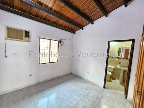 Linda Casa En Venta Urb Los Sauces Prolongación Av Aragua 25-18599 Hc