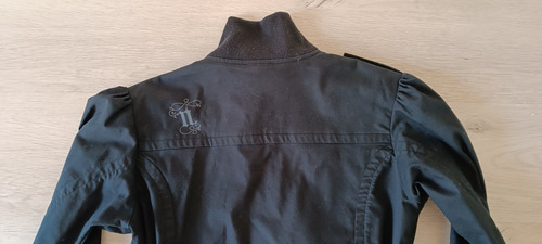 Campera Nike Dryfit Mujer Tm Vestir Con Cinto (Usado)