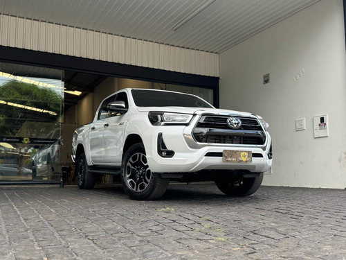 Toyota Hilux 2.8 D-4D TURBO DIESEL CD SRX 4X4 AUTOMÁTICO