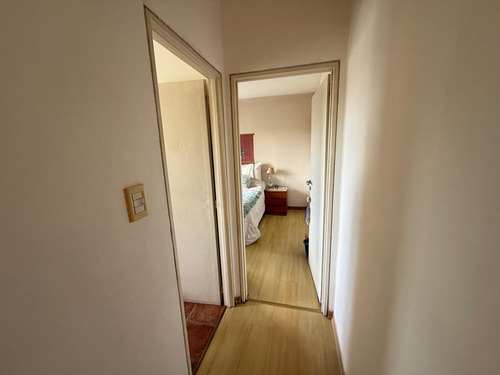 Venta De Departamento 3 Ambientes A Metros Del Centro De Wilde, Excelente Ubicacion.