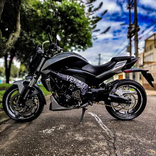 Bajaj Dominar 400 Plata Mate 2023
