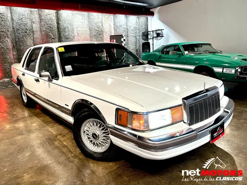 Lincoln Town Car 1990