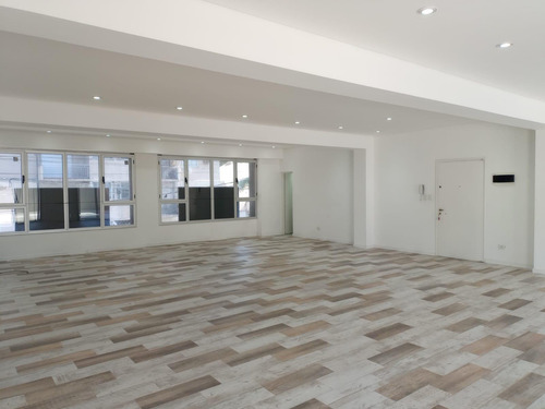 Alquiler De Oficina 120m² Ramos Mejia Con Patio, Excelente Ubicación