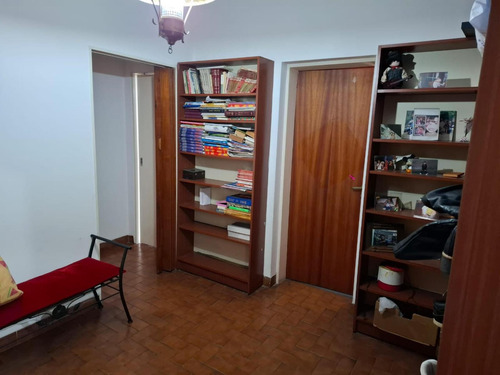 Casa En Venta - 4 Dormitorios 4 Baños - Cochera - 300mts2 - Ituzaingó