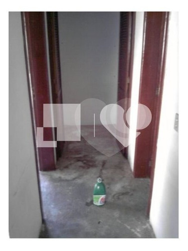 Imagem 13 de 17 de Casa Afastada Da Calçada E Em Amplo Terreno No Bairro Passo D'areia. - Reo417859