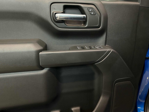 Chevrolet Silverado 5.3 V8 Custom Doble Cabina 4X4 At