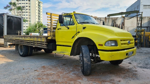Ford F12000 Reduzido