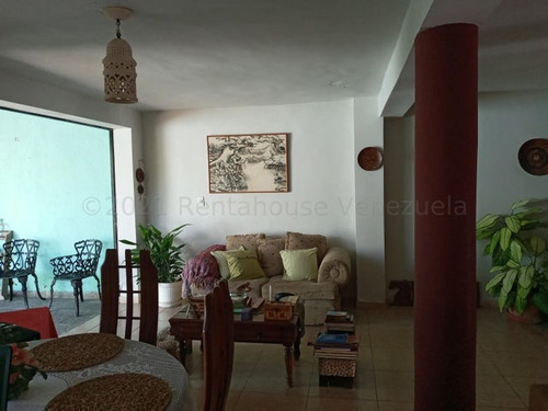 Imagen 4 de 30 de Townhouse En Venta Amplio Comodo Con Patio Interno Ubicado En Zona De Gran Revalorización Y Espacios Para El Esparcimiento Familiar Tazajal Naguanagua