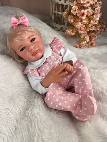 Boneca Reborn Menina Corpo De Pano Muito Macio Com Enxoval