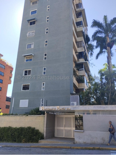 Apartamento Con Espectacular Vista Al Avila, Amplio Y Excelente Ubicacion De Venta En Los Palos Grandes  #24-16372 On Caracas - Chacao 