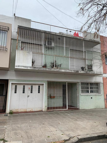 Casa De 5 Ambientes Con Terraza A La Venta - Mataderos