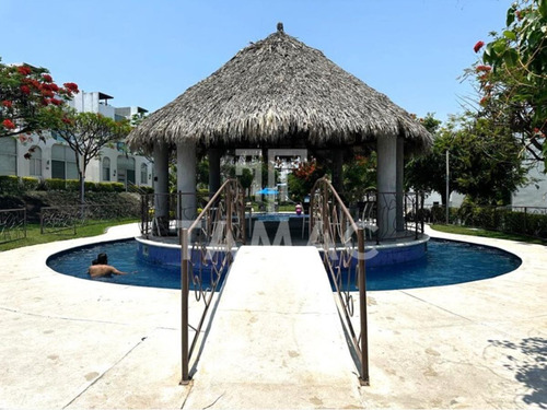 Casa En Venta En Tequesquitengo, Jojutla, Morelos