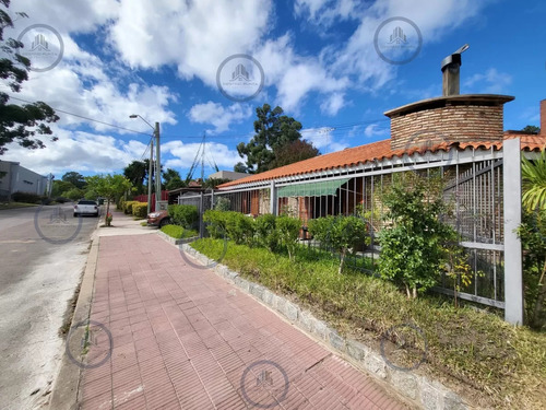 Casa En Alquiler Anual De 2 Dormitorios En Zona Roosevelt, Punta Del Este