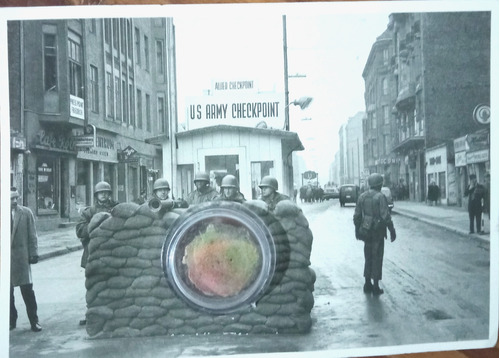 Postal Histórica Con Trozo Muro De Berlín