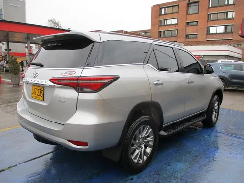 Toyota Fortuner Srv 4x2 2400cc At Aa