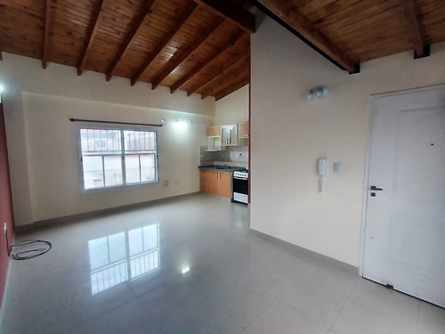 Alquiler Ciudad Madero 2 Amb. En Primer Piso Con Patio