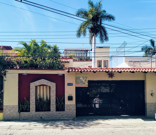  Casa De Ensueño Frente Al Parque, 4 Recámaras Y 224m2 De Construcción En Puerto Vallarta 