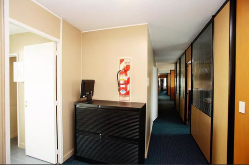 Av Rivadavia 700 Monserrat Oficina U$170.000