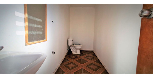 Sitio Con Instalaciones Y Patente Para Restaurant, En La Cru