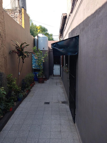 Casa En Venta - 2 Dormitorios 2 Baños - Local - 334mts2 - Burzaco