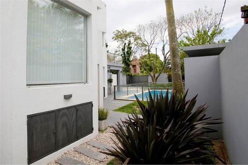 Casa Venta 3 Dormitorios, 3 Baños Y Piscina -terreno 414 Mts 2 - City Bell