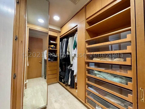 Hermosa Casa De Arquitectura Y Acabados De Lujos ,en Venta Ubicada En Los Chorros 24-4385