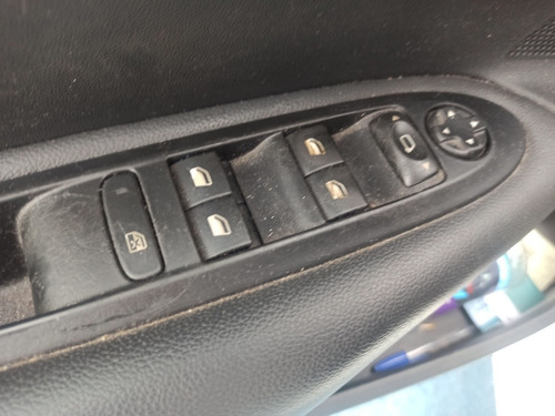 Imagem 7 de 12 de Citroën C4 Lounge 2015 2.0 Tendance Flex Aut. 4p