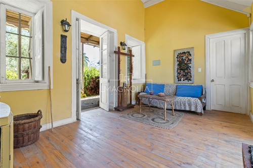 Casa En Venta De 6 Dorm. En Algarrobo