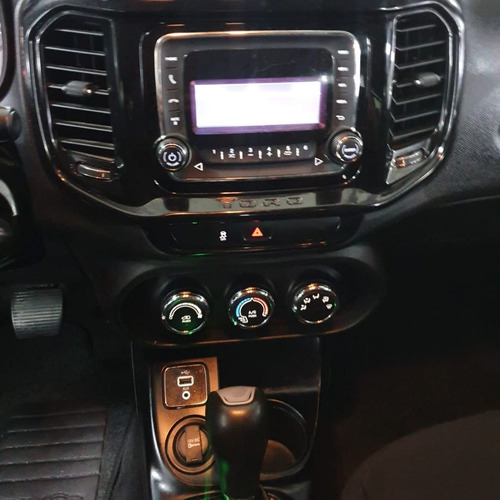 Imagem 6 de 13 de Fiat Toro 2017 1.8 16v Freedom Flex 4x2 Aut. 4p