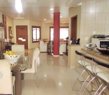 Casa De 3 Dormitórios - 4381