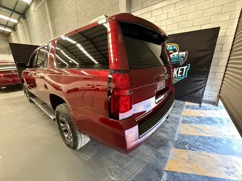 Chevrolet Suburban Z71, 5.3 Lts V8, 4x4