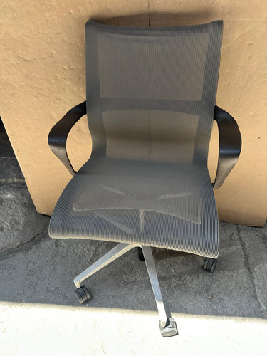 Herman Miller Setu Gris Malla (Usado)